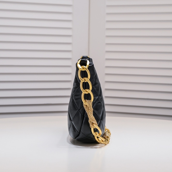 シャネルバッグ背面デザイン